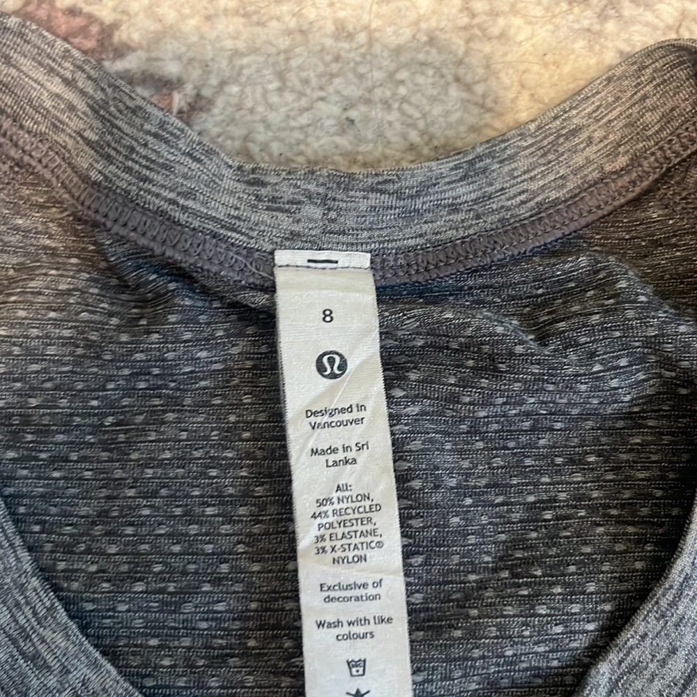 Lululemon tech t-shirt - Picture 2 of 4